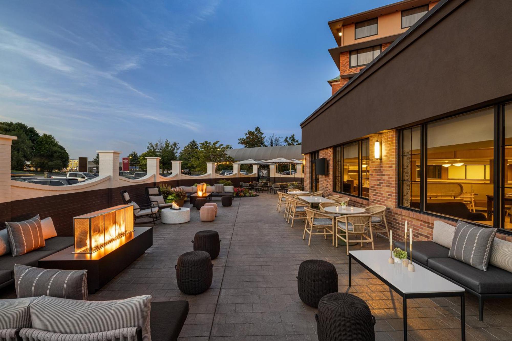Crowne Plaza Louisville Airport Expo Ctr By Ihg Exteriör bild